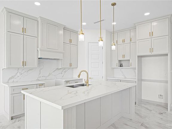 5th image of 3011 Silver Oak Ave