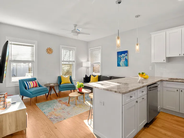 1061 Saratoga St #4 — Photo 7