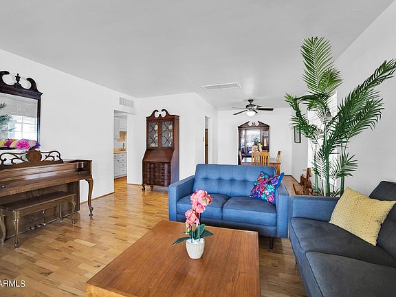 5th image of 303 W 9TH Street
