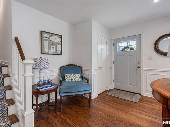 2nd image of 280 Eldon Ct