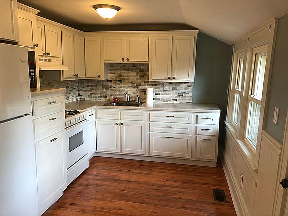 4th image of 217 S Walnut St