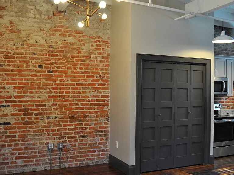 530 Craghead St #204 — Photo 19