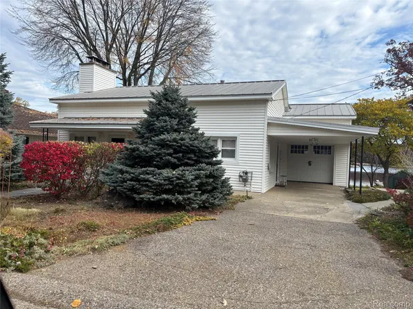 4682 Rockcroft Blvd, Clarkston, MI 48346