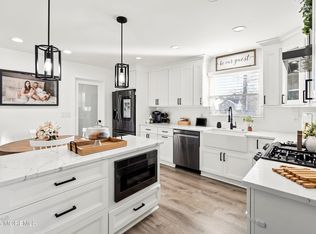 58 Pelican Dr, Bayville, NJ