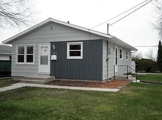 1149 S 36th St, Manitowoc, WI 54220