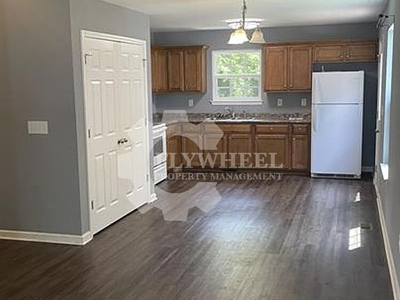 3rd image of 690 19th Ave W