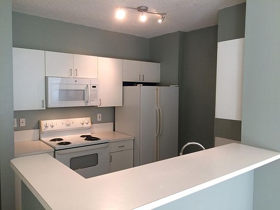 3rd image of 780 S Sapodilla Ave APT 403