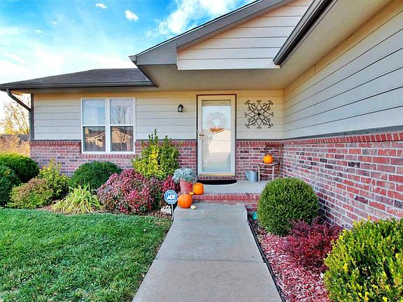 3rd image of 1837 N Honeysuckle Cir