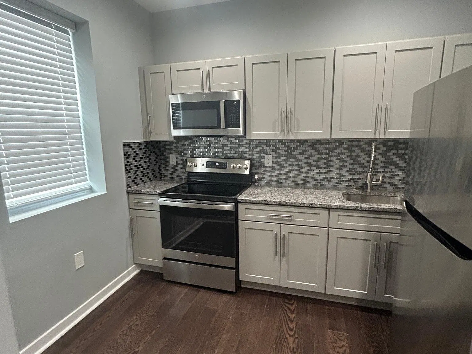 1 bed, $1,000 — Photo 1