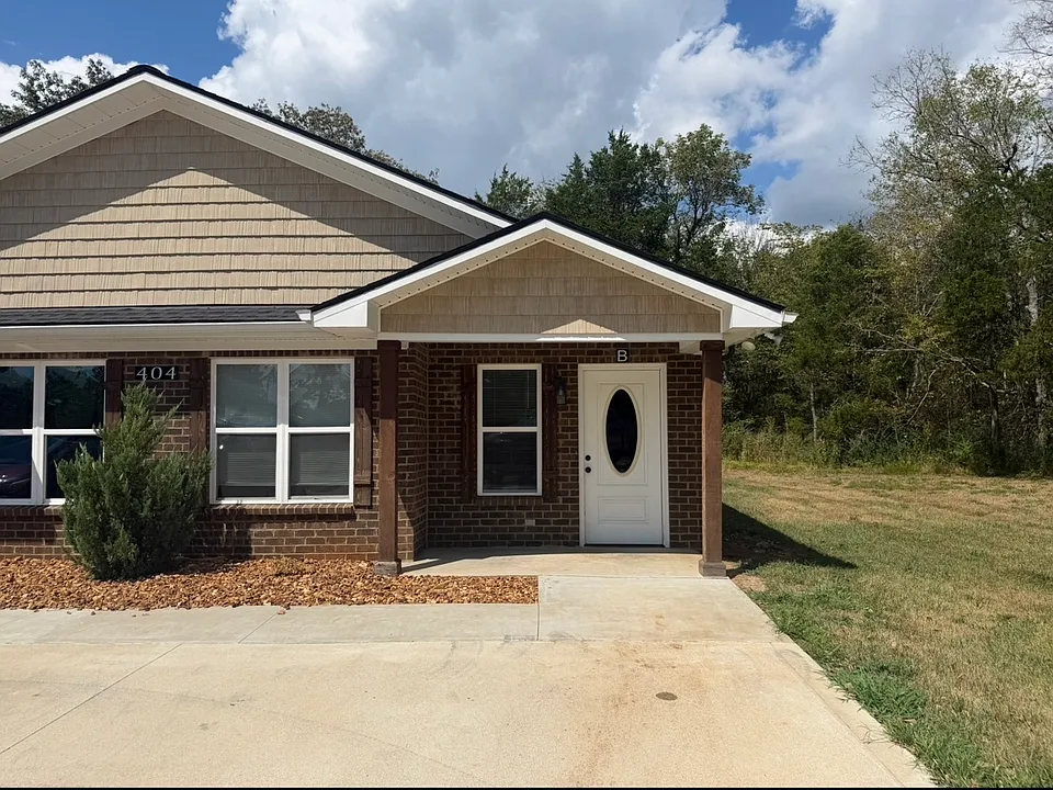 404 Hunters Cir #B