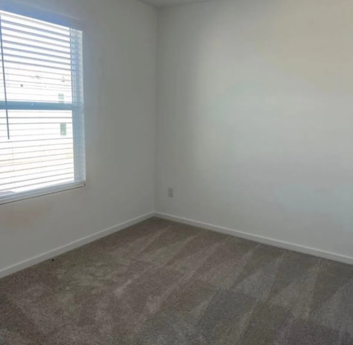 3 bed, 2.5 bath, 1206 sqft, $1,800 — Photo 3