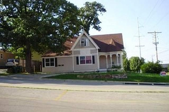 Side view of house off-street parking along West Eagle Stree