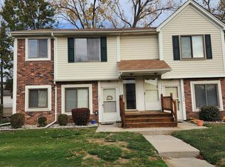 17443 Utica Oaks Ln, Roseville, MI