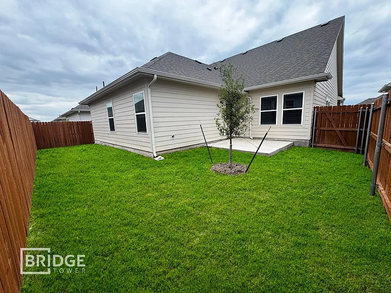 607 Hayfield Ln — Photo 14