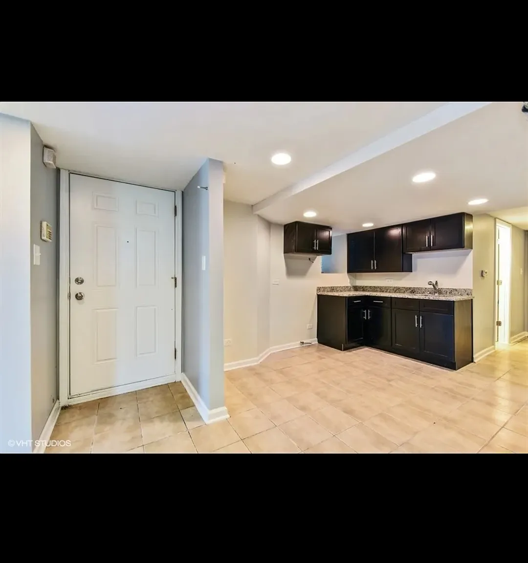 2 bed, 700 sqft, $1,000 — Photo 3