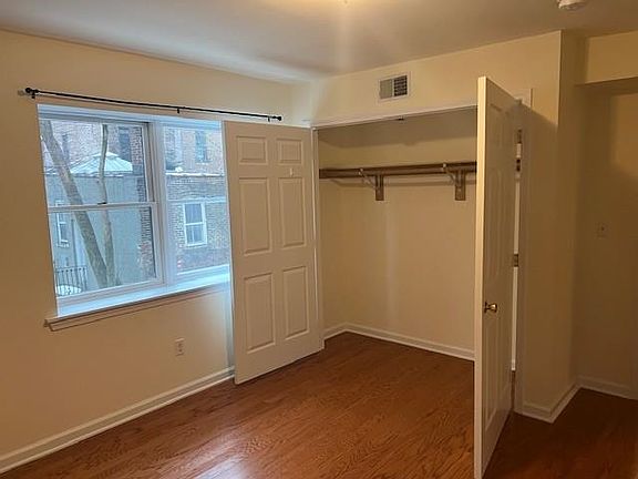 4th image of 1031 Clinton St