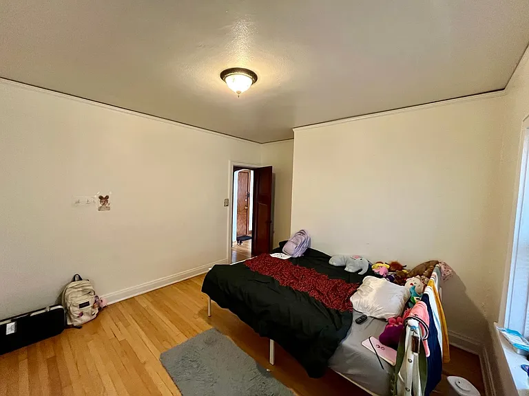 4422 N Oakland Ave — Photo 9