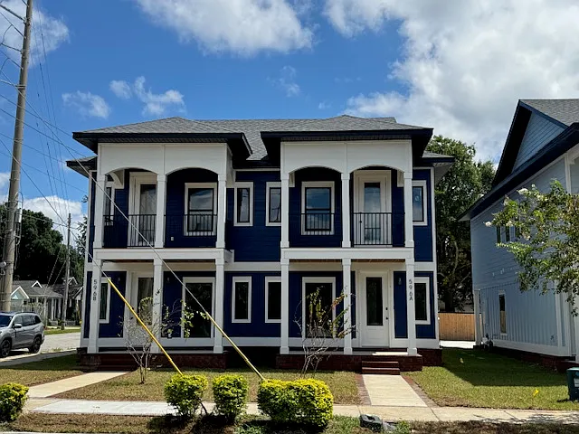 596 N DeVilliers Street - A — Photo 1