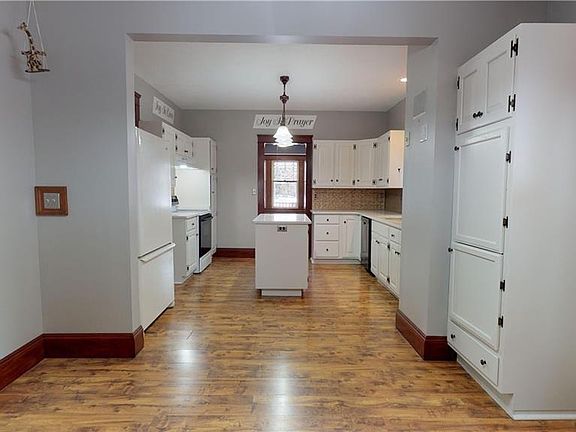 5th image of 16122 Clifton Blvd