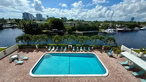 401 Golden Isles Dr Photo 1