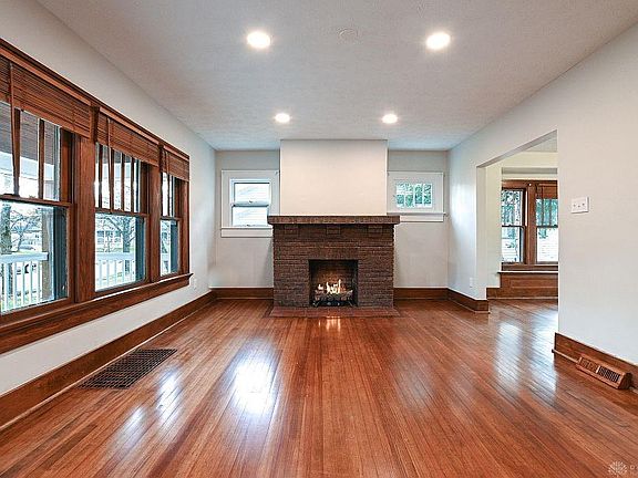 5th image of 315 E Pease Ave