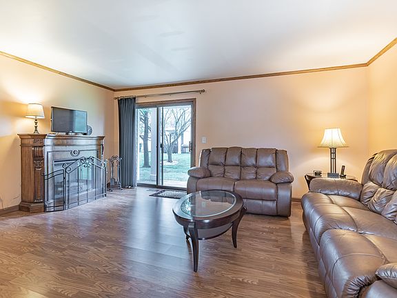 5th image of 950 Brunswick Cir #950