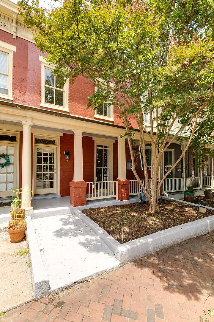 Historic Jackson Ward Charmer with Private Fenced Yard — Photo 2
