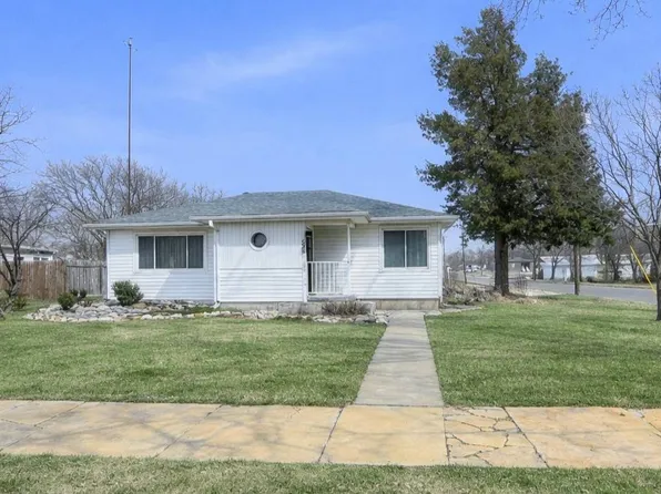 603 N 4th St, Lincoln, KS 67455