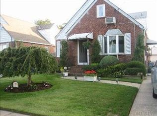 32 Ella St, Valley Stream, NY 11580