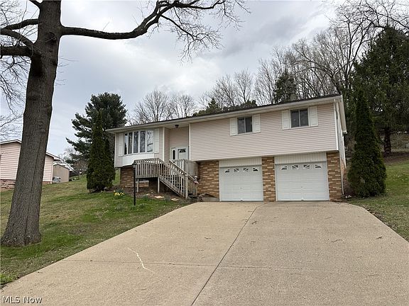 3rd image of 453 Springbrook Dr SW