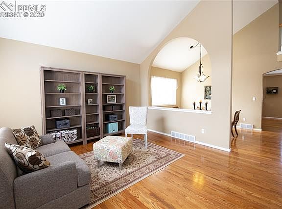 4th image of 9830 Treelake Dr