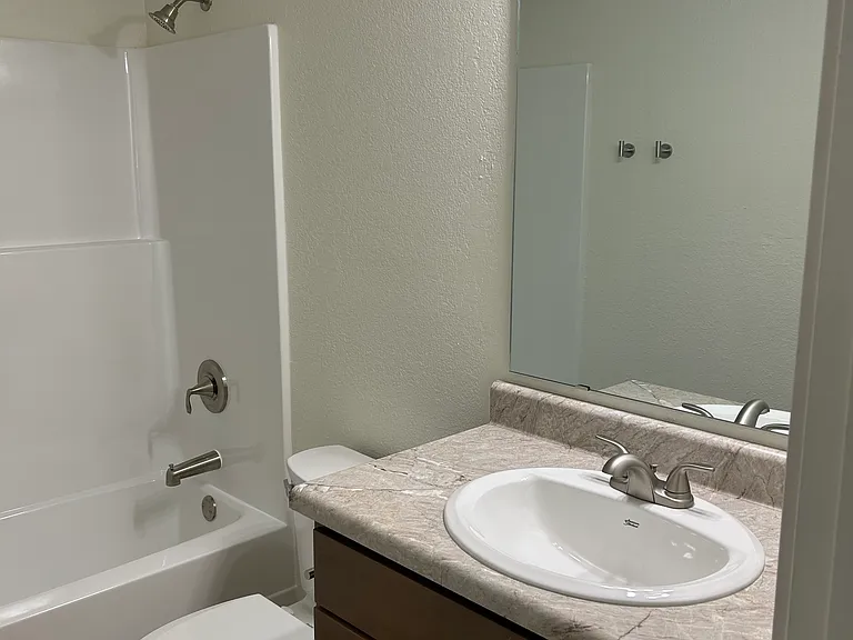 Cottonwood Creek Apartments — Photo 6
