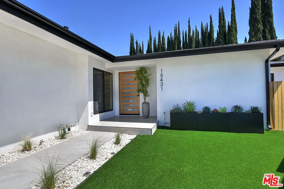 4 bed, 2.0 bath, 2258 sqft, $7,995 — Photo 3