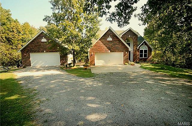 1st image of 300 O'Shaw Dr