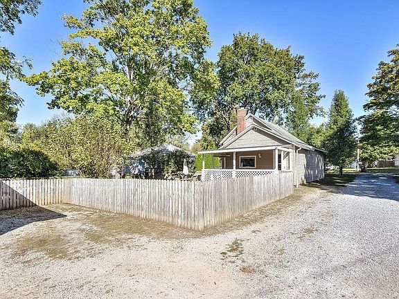 4th image of 20 Lawn Ave