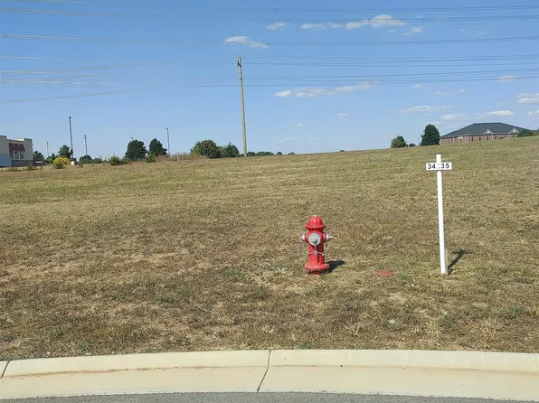 34 Travelers Ter, Fishersville, VA 22939