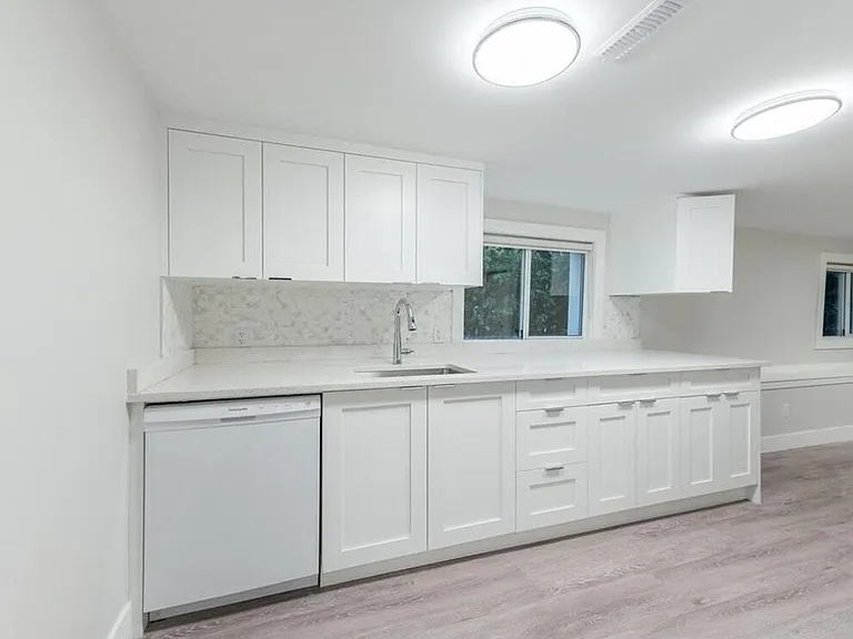 3403 Carolina St — Photo 4