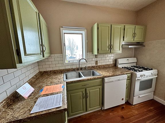 4th image of 1412 Valley Ave NW