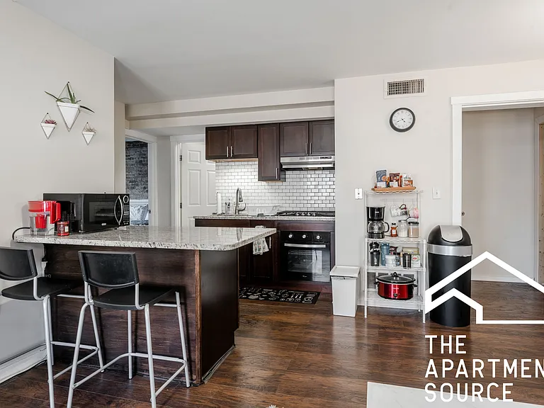 1501 W Fullerton Ave #2R — Photo 4
