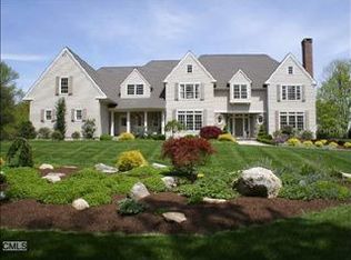 16 Spectacle Ln, Ridgefield, CT 06877