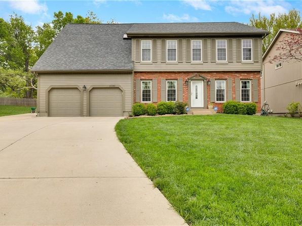 8346 Oakview Cir, Lenexa, KS 66215