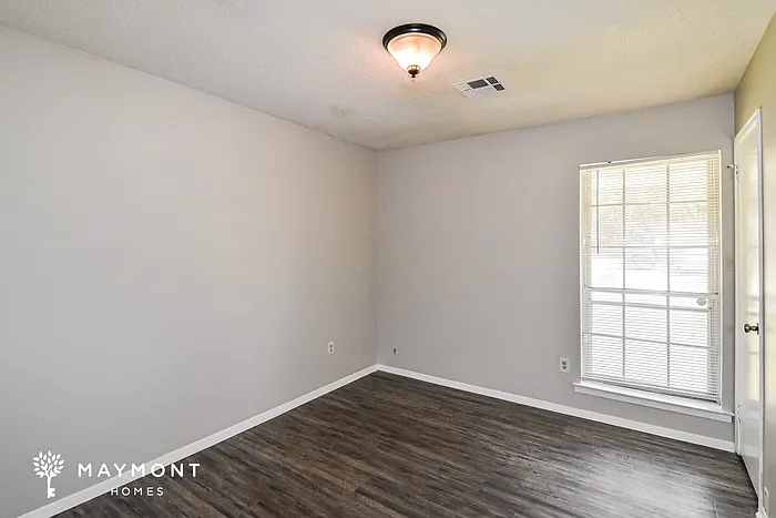 5731 Roxboro Dr — Photo 10