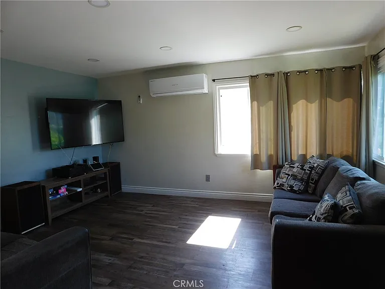 806 E 103rd Pl — Photo 7