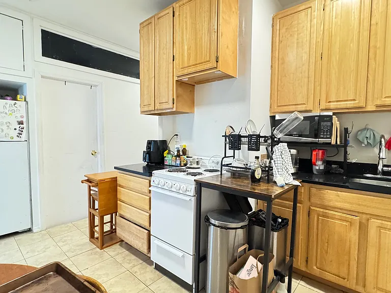 342 E 9th St #3C — Photo 3