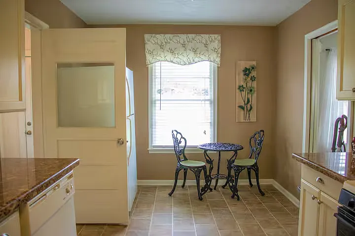 702 Broadmoor Dr — Photo 13