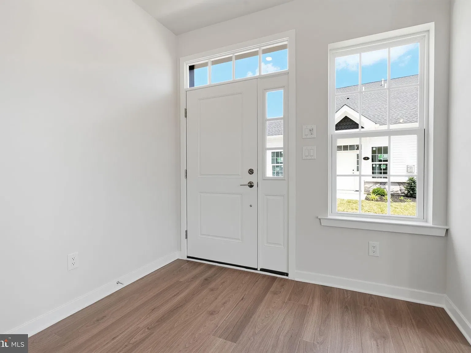 2 bed, 2.0 bath, 1386 sqft, $3,200 — Photo 2
