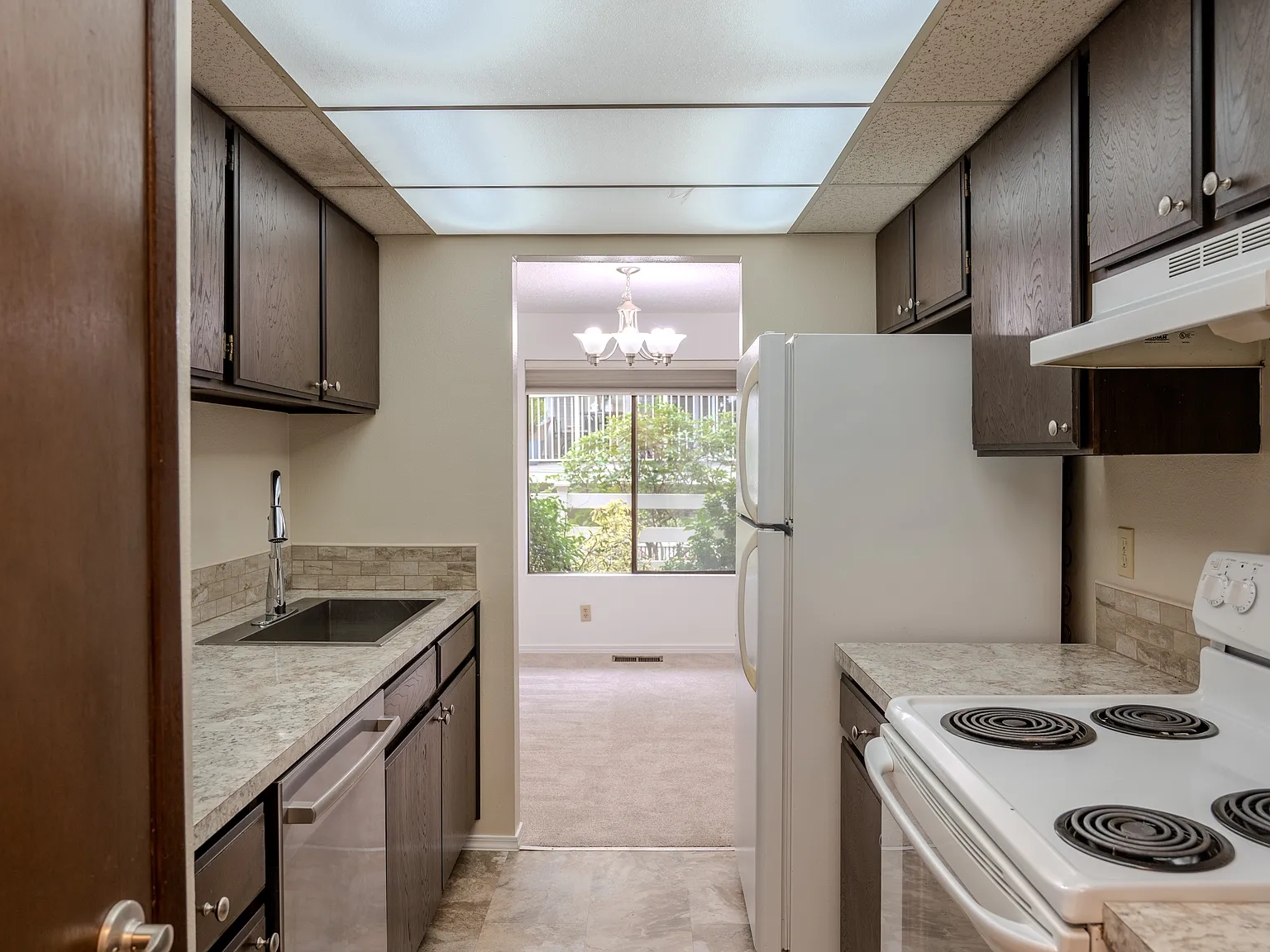2 bed, 937 sqft, $2,450 — Photo 3