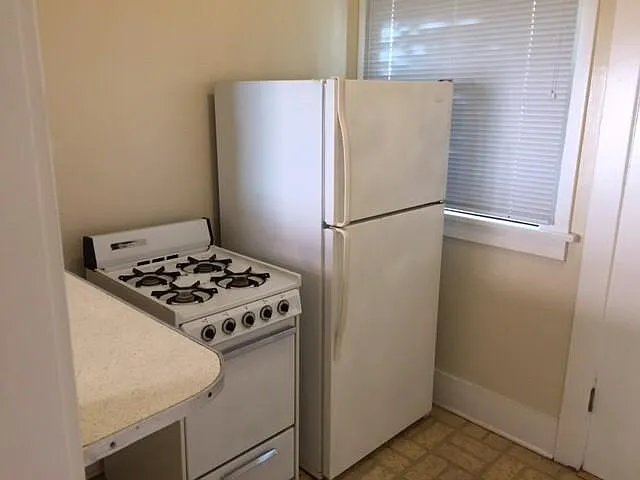 1528 E 1st St #10 — Photo 12