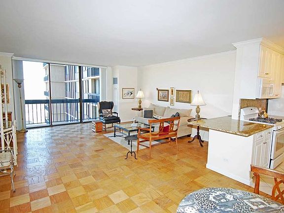 4th image of 27110 Grand Central Pkwy APT 10T