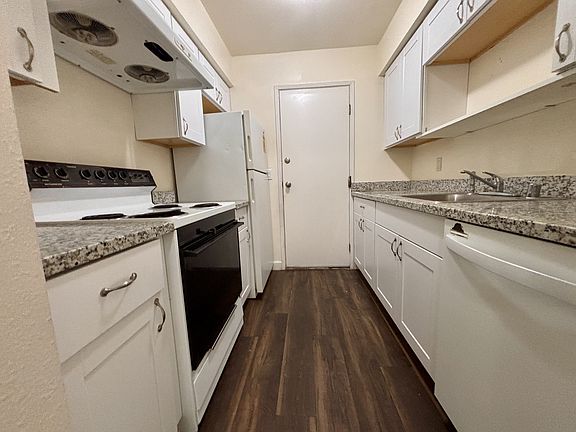 3rd image of 1055 Mohr Ln APT B